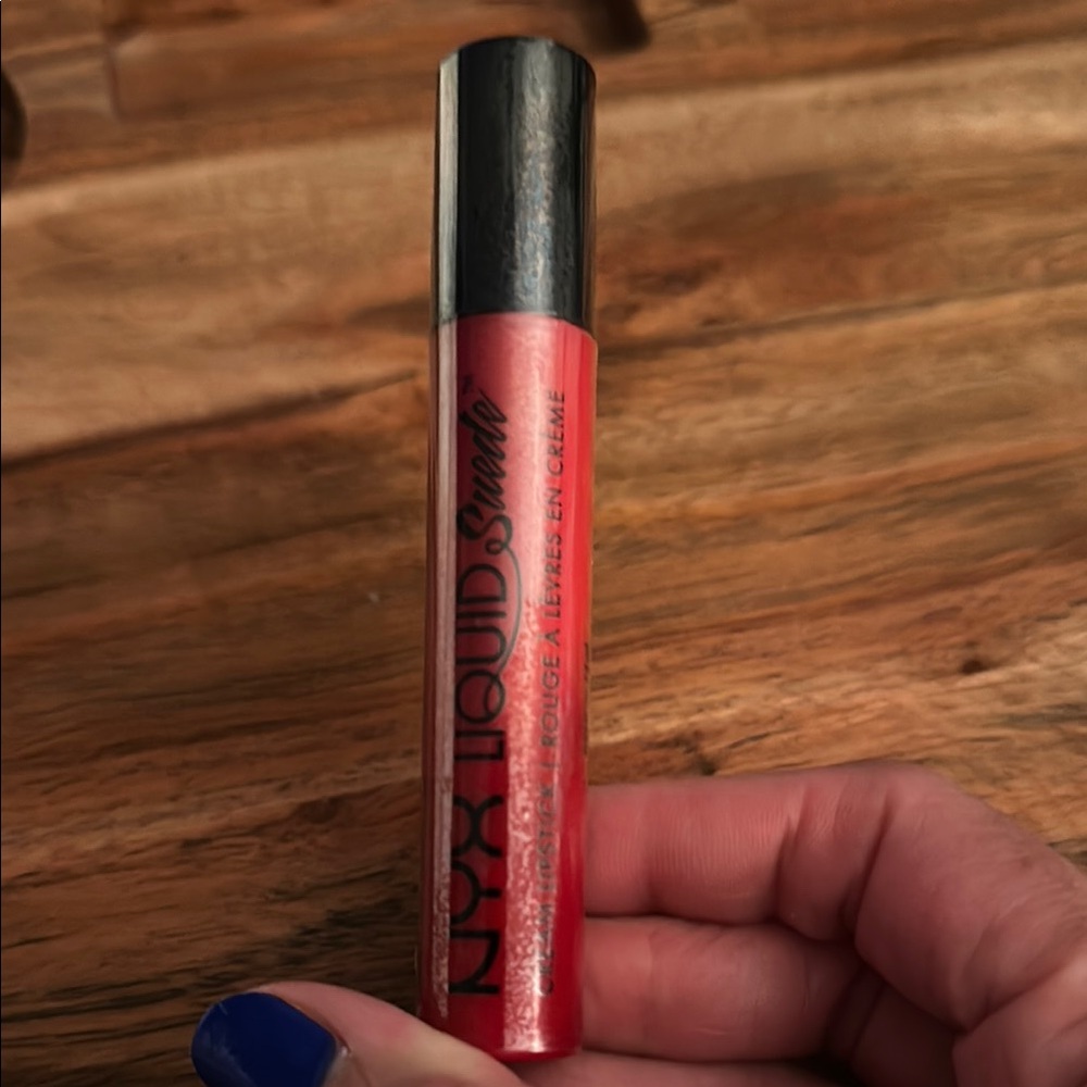 NYX Liquid Suede Lipstick - Vibrant Red